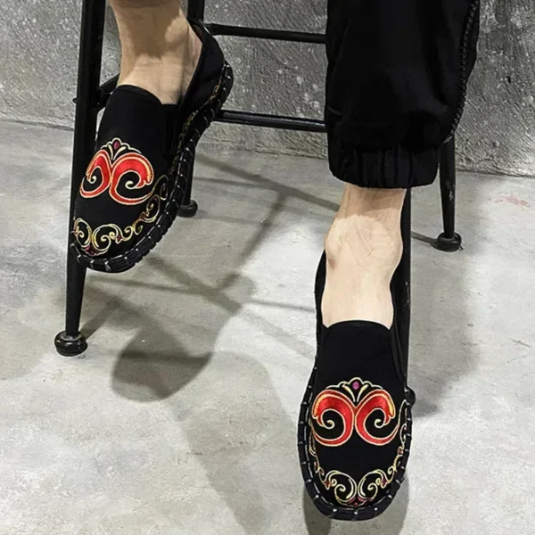 Ethnic Embroidered Canvas Shoes Old Beijing Style Loafers