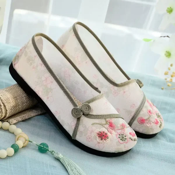Women's Embroidered Old Beijing Cloth Shoes Traditional Chinese Floral