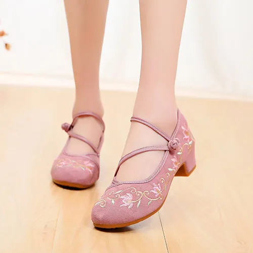 Embroidered Canvas Block Heel Old Beijing Kung Fu Pumps