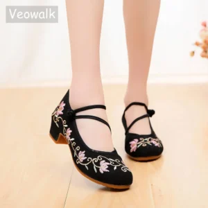 Embroidered Canvas Block Heel Old Beijing Kung Fu Pumps